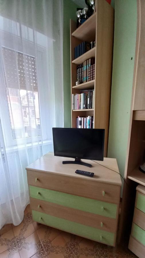 Appartamento Incantevole Al Centro Di Торваяника Екстериор снимка